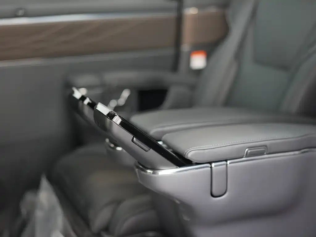 Toyota Vellfire — фото 9