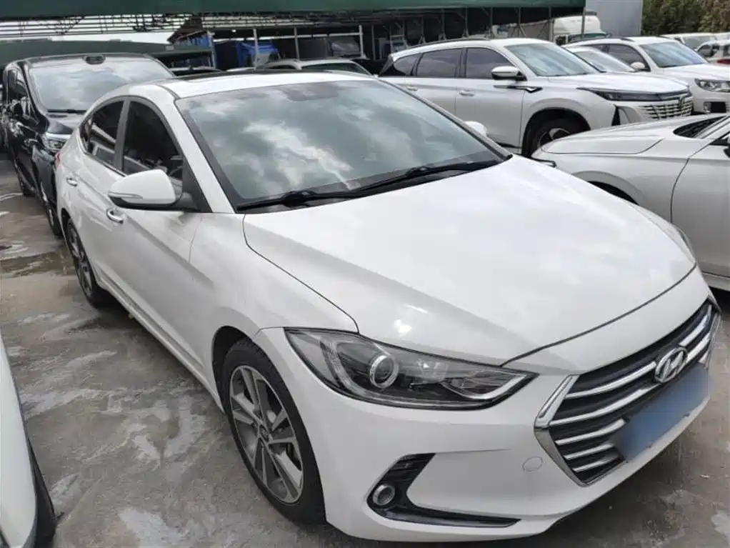 Hyundai Elantra 2018 — фото 25