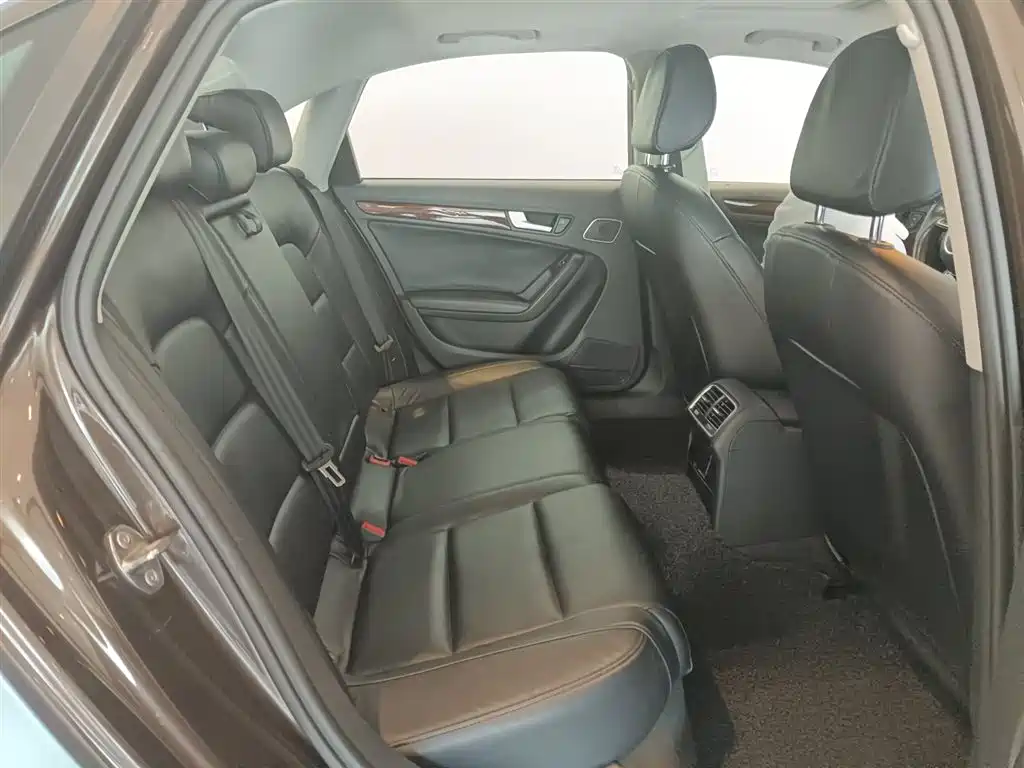 Audi A4L 2015