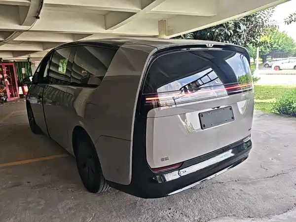 Li Auto MEGA 2024