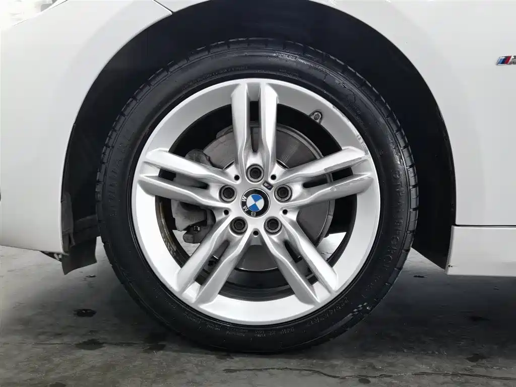 BMW 1 Series 2021 — фото 17