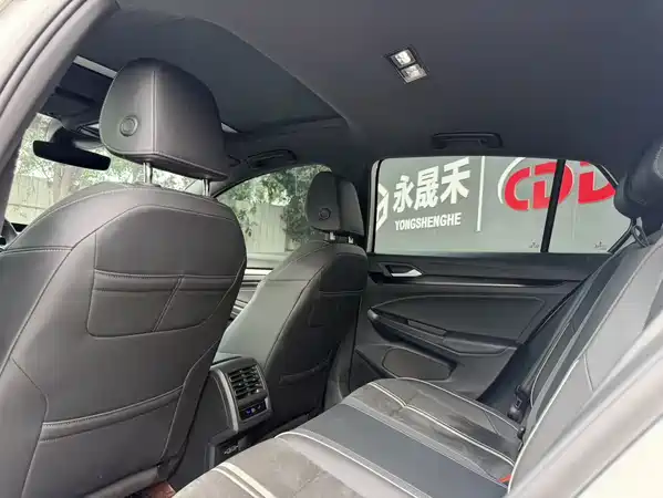 Volkswagen Golf 2021