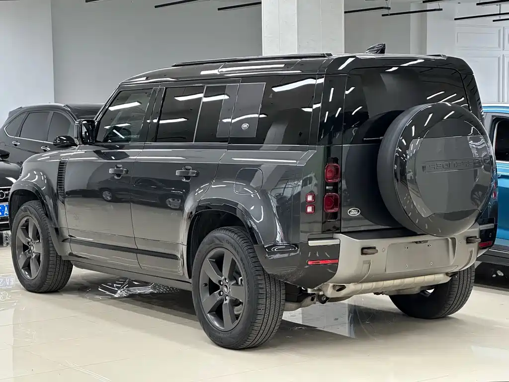 Land Rover Defender 2023 — фото 22
