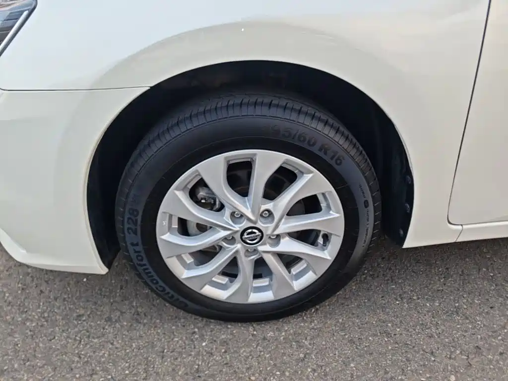 Nissan Sylphy 2018 — фото 23