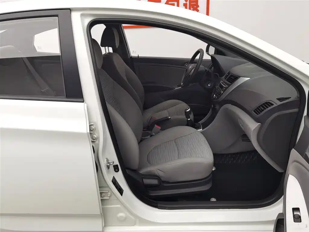 Hyundai Verna 2015 — фото 23