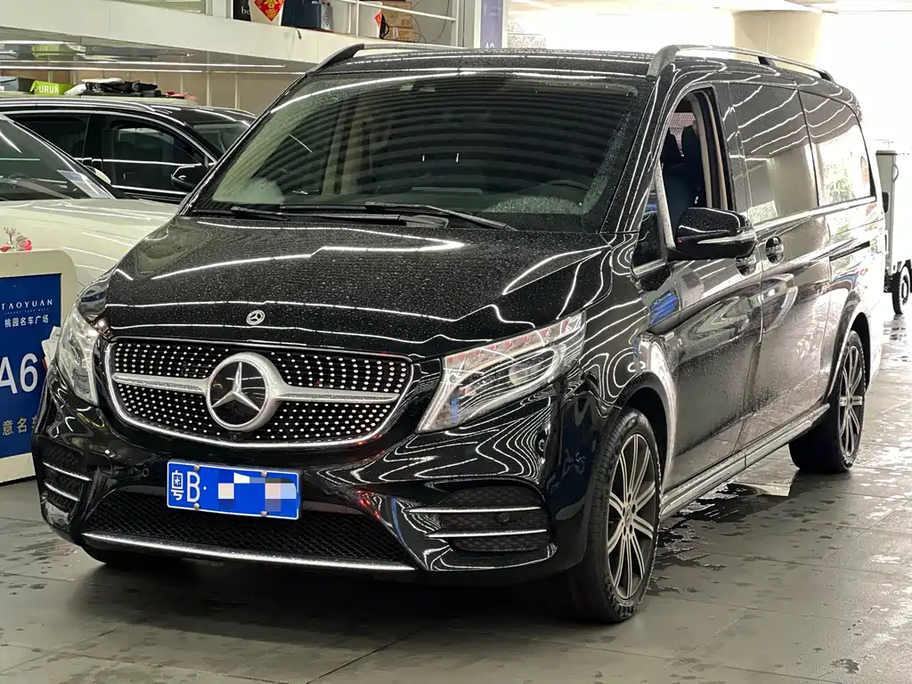Mercedes-Benz V-Class 2023 — фото 1