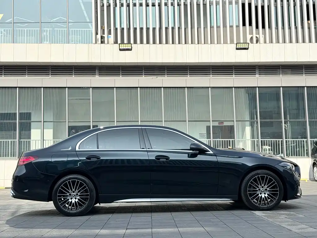 Mercedes-Benz C-Class 2023 — фото 4