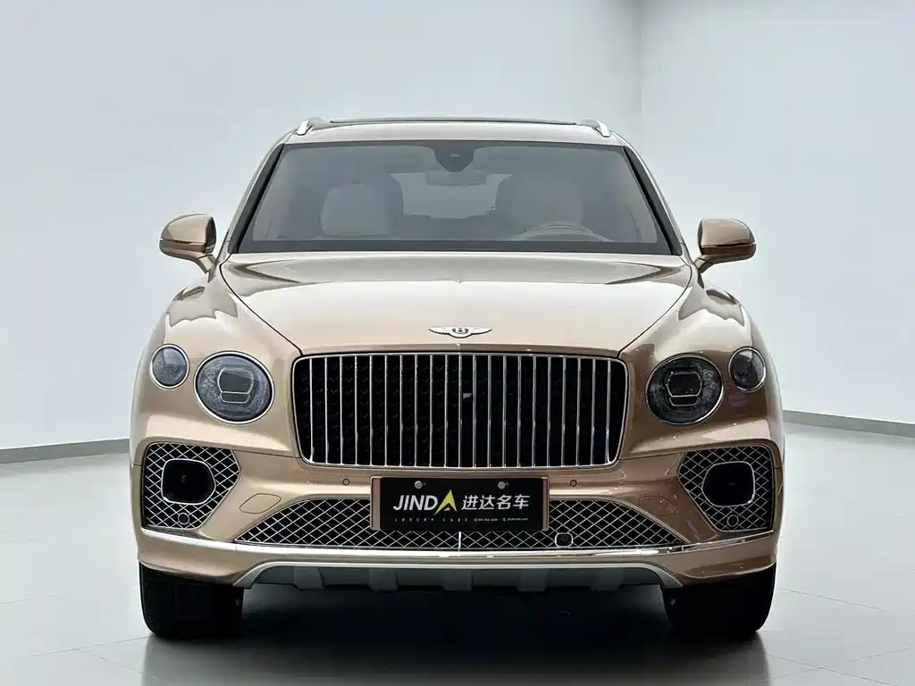 Bentley Bentayga 2023 — фото 2