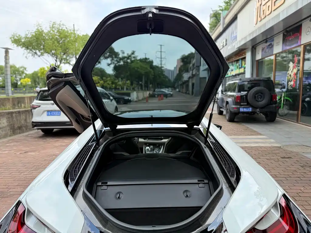 BMW i8 2016 — фото 30