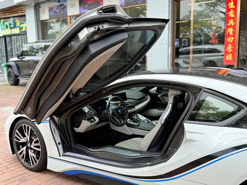 BMW i8 2016 — фото 21