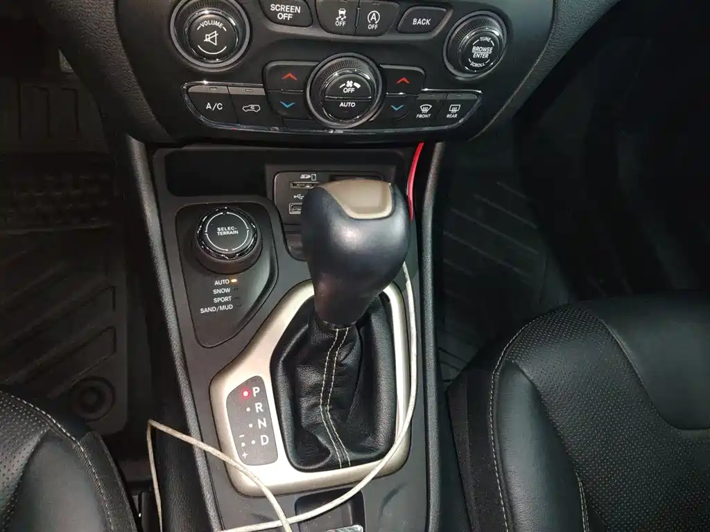 Jeep Cherokee 2018 — фото 10