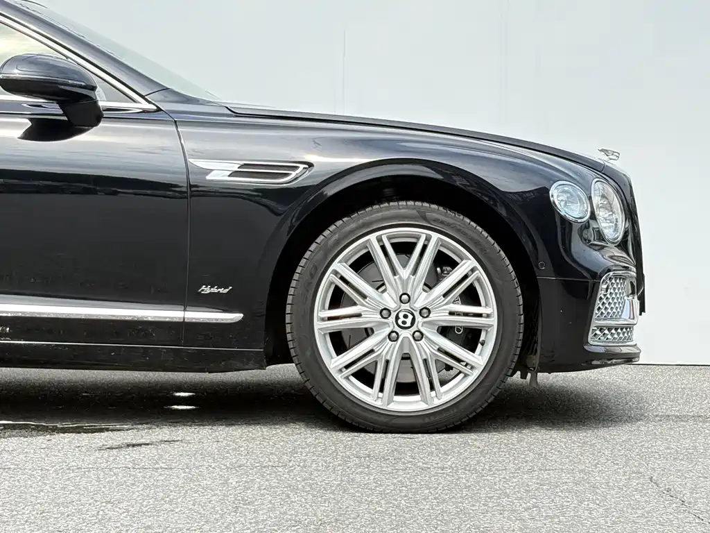 Bentley Flying Spur Plug-In Hybrid 2023 — фото 28