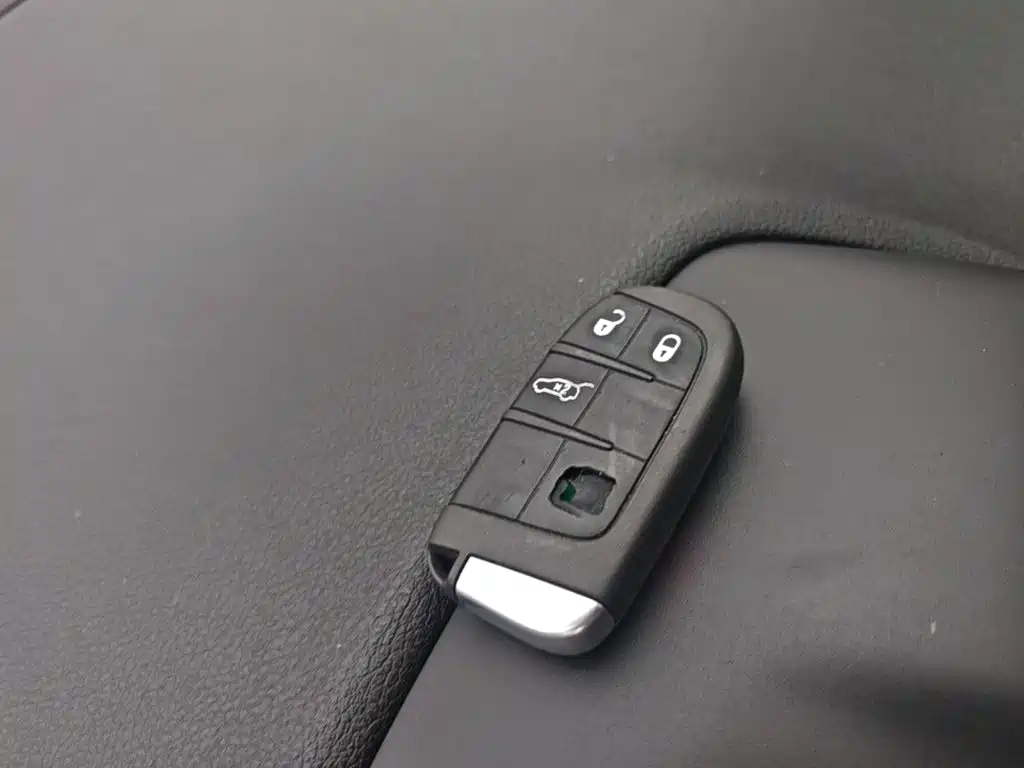 Jeep Renegade 2016 — фото 9