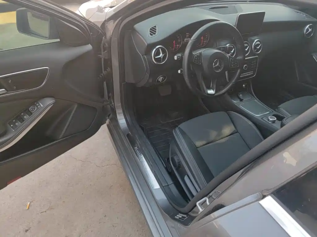 Mercedes-Benz A-Class 2018 — фото 16