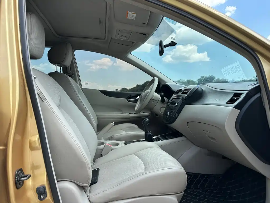 Nissan Tiida 2012