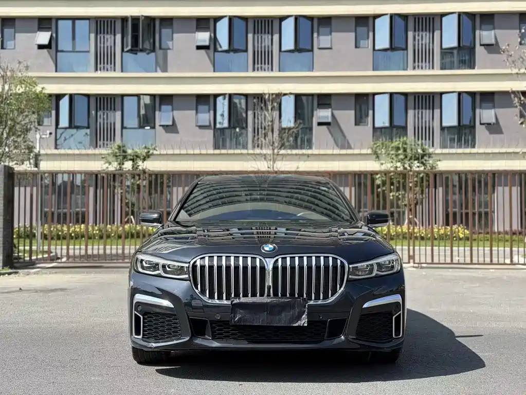 BMW 7 Series 2022 — фото 2