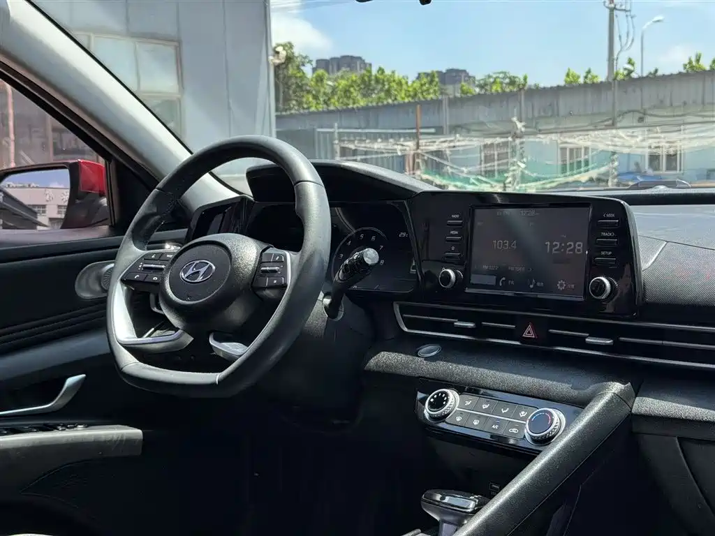 Hyundai Elantra 2023
