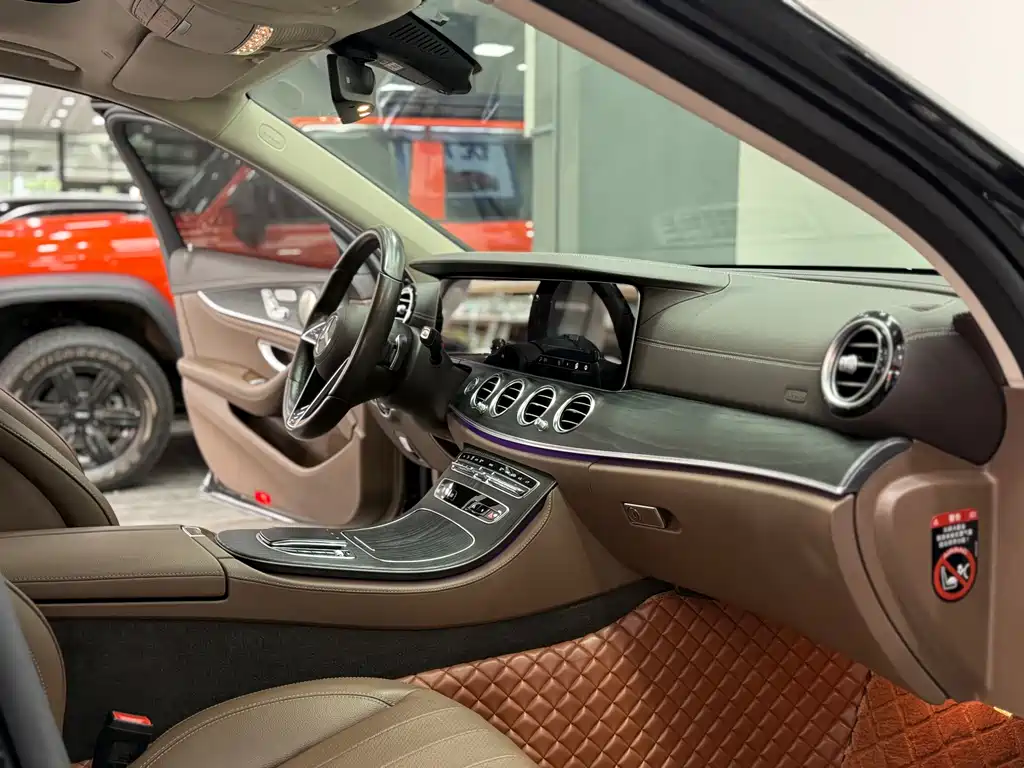 Mercedes-Benz E-Class 2023 — фото 13
