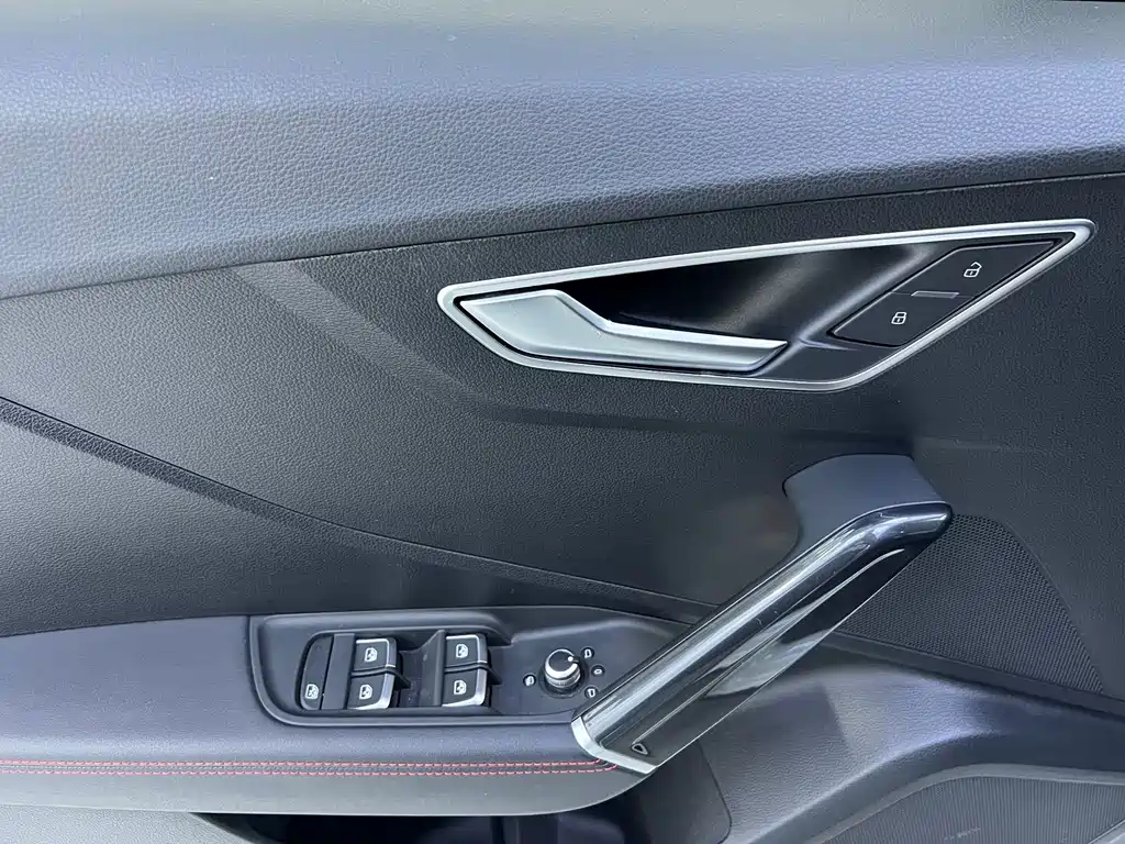 Audi Q2L 2023 — фото 4