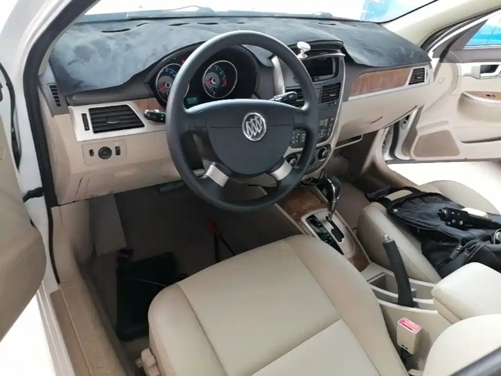 Buick Excelle 2015 — фото 10