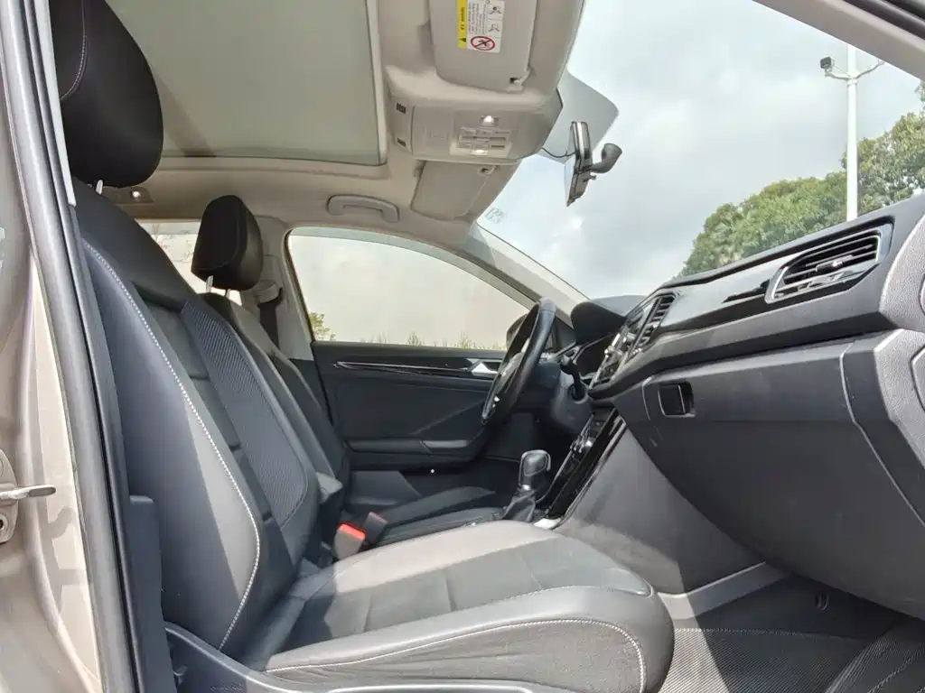 Volkswagen T-Roc 2018 — фото 18