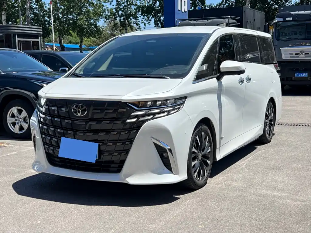 Toyota Alphard 2025 — фото 1