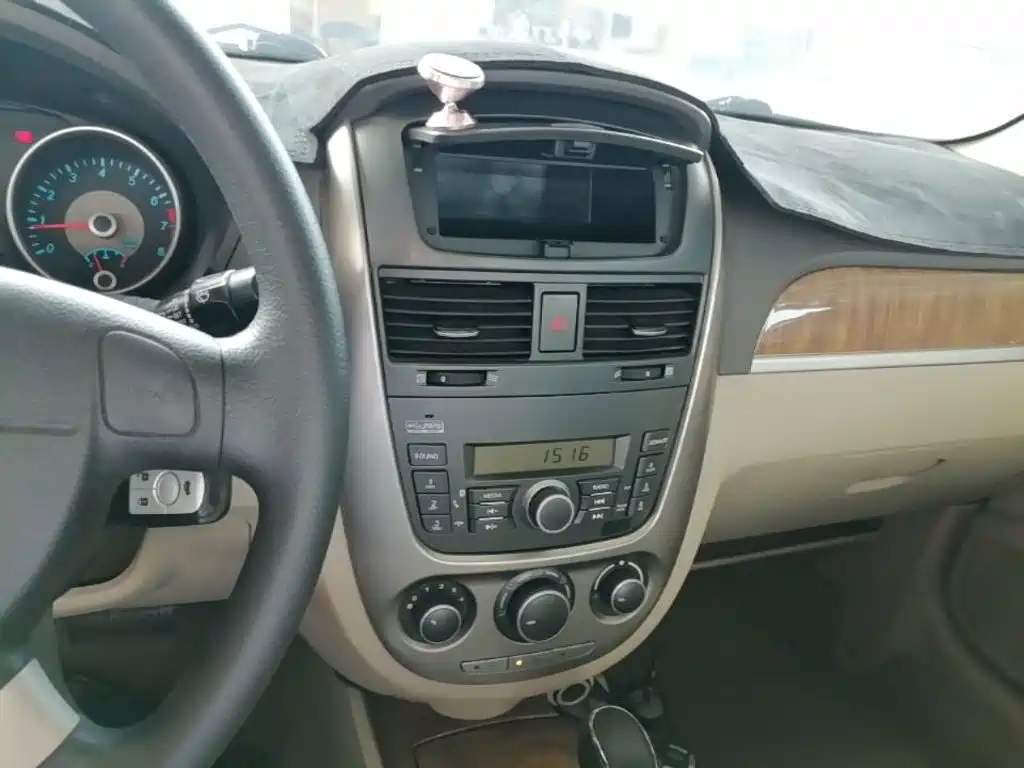 Buick Excelle 2015 — фото 13