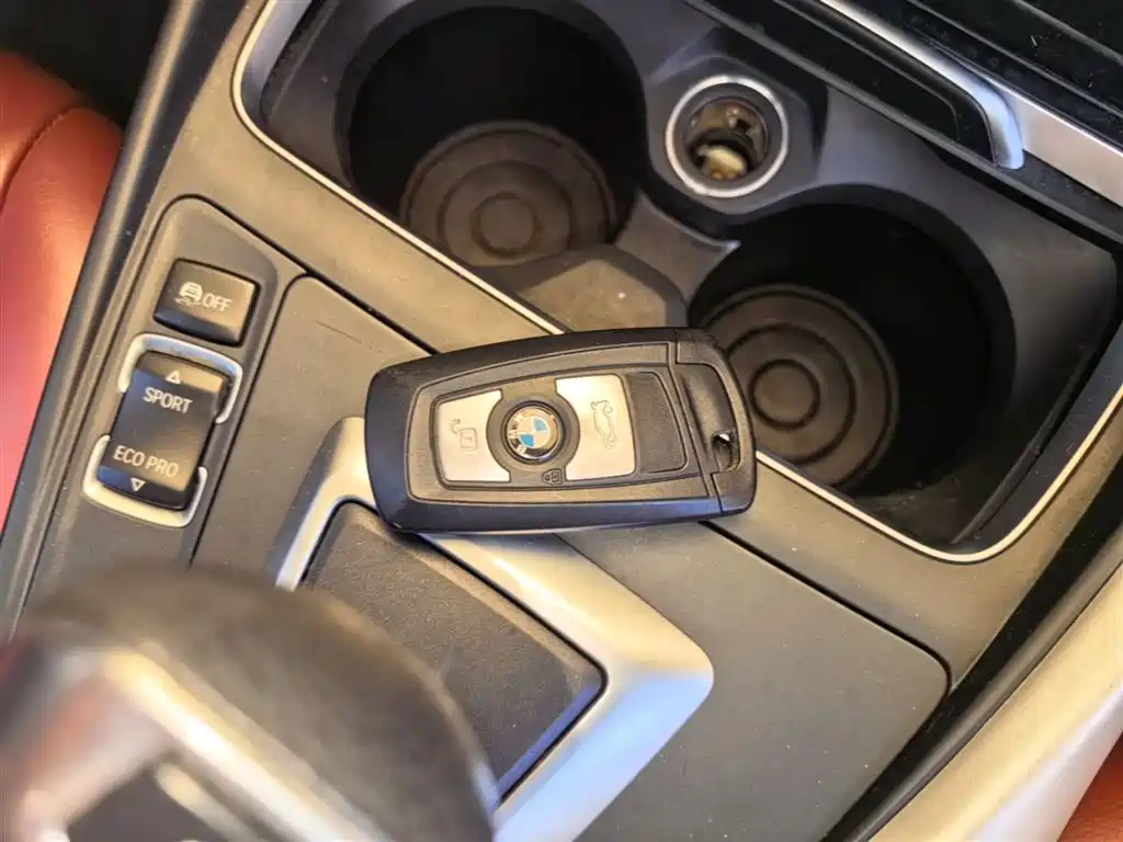 BMW 1 Series 2018 — фото 9