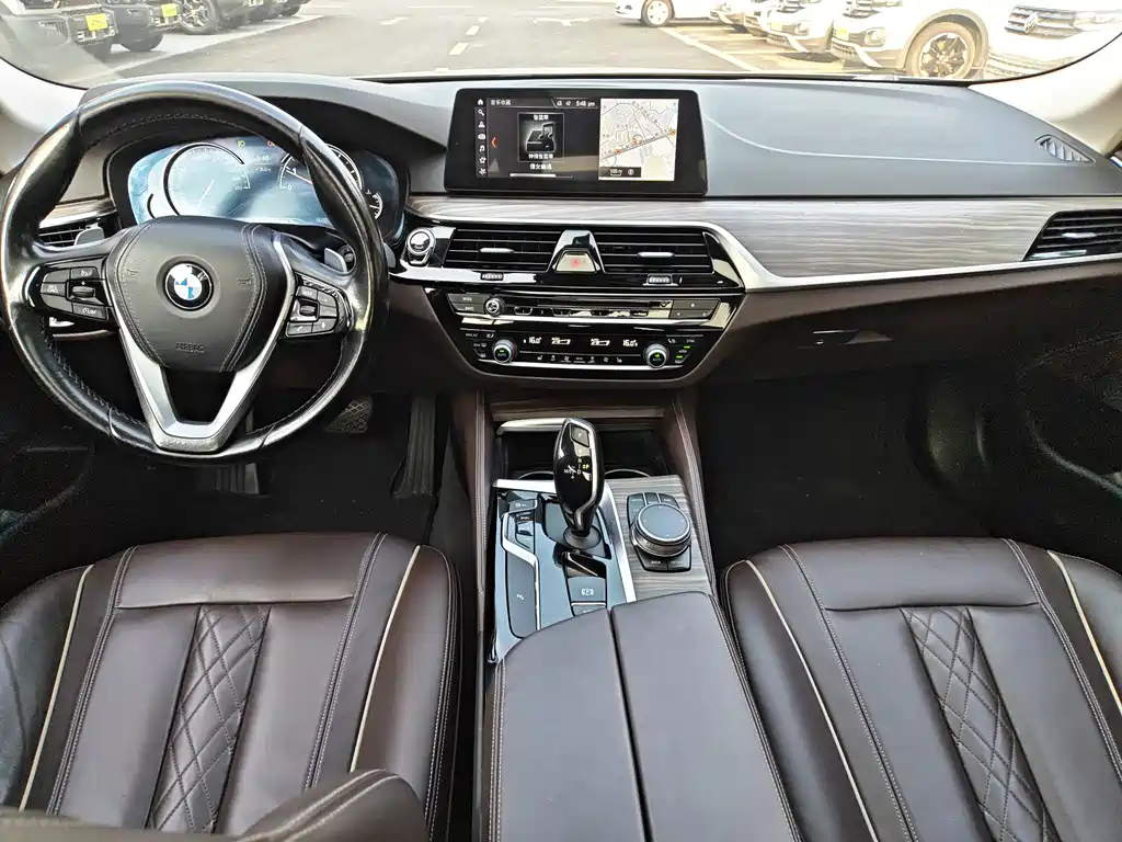BMW 5 Series 2018 — фото 17