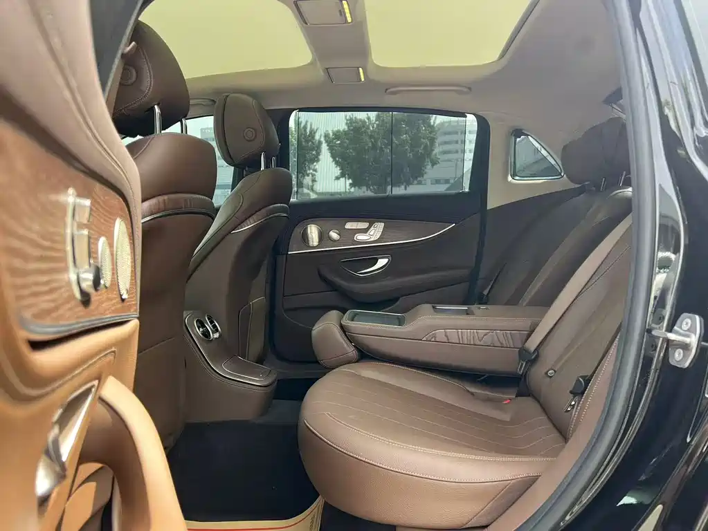 Mercedes-Benz E-Class 2022 — фото 14