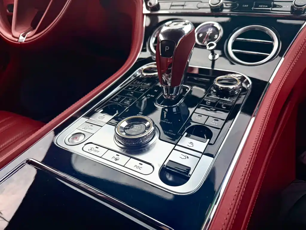 Bentley Continental 2020 — фото 12