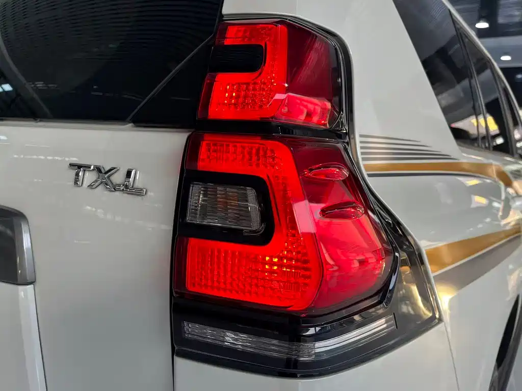 Toyota Prado 2019 — фото 11