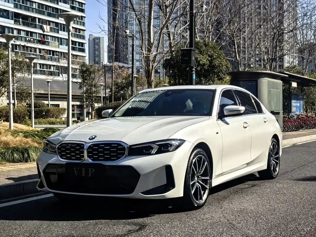 BMW 3 Series 2023 — фото 1