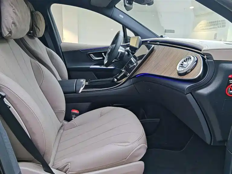 Mercedes-Benz EQE SUV 2025 — фото 11