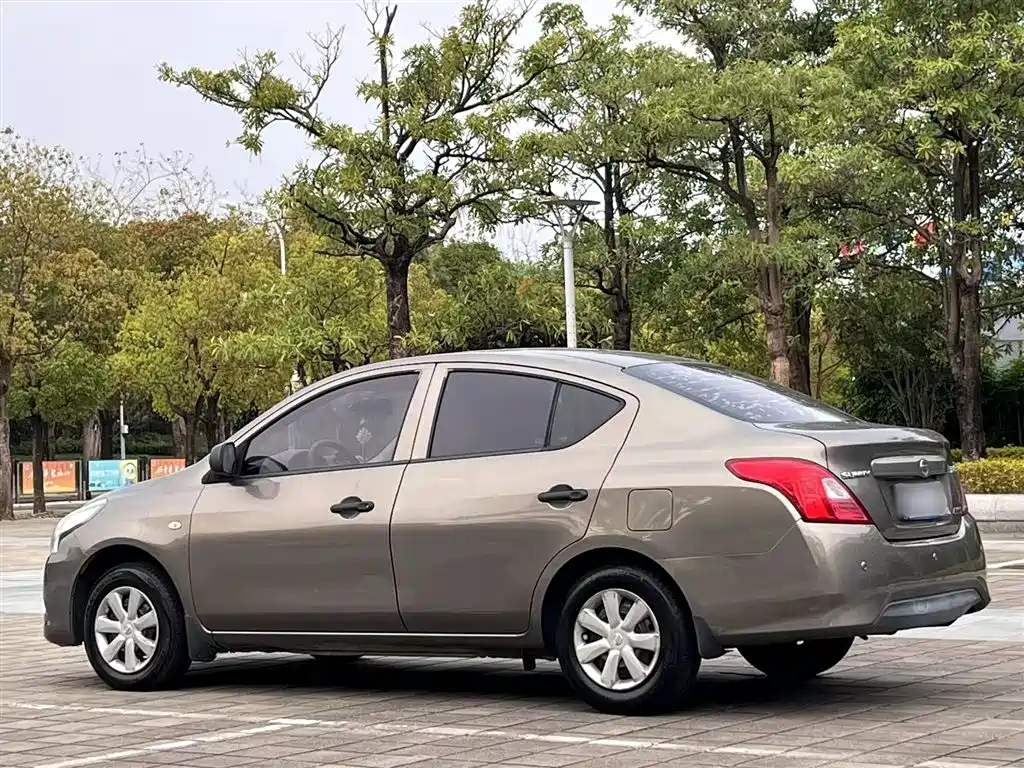 Nissan Sunny 2015 — фото 13