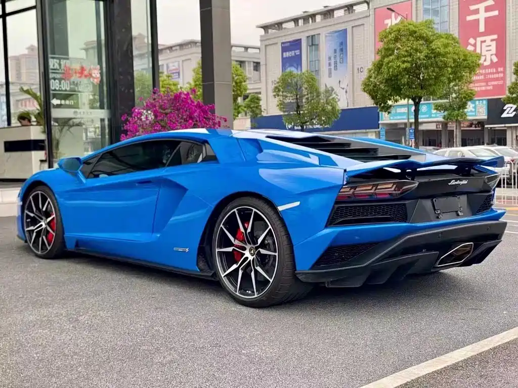 Lamborghini Aventador 2018 — фото 12