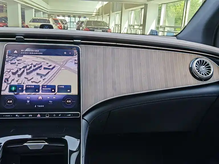 Mercedes-Benz EQE SUV 2025 — фото 18