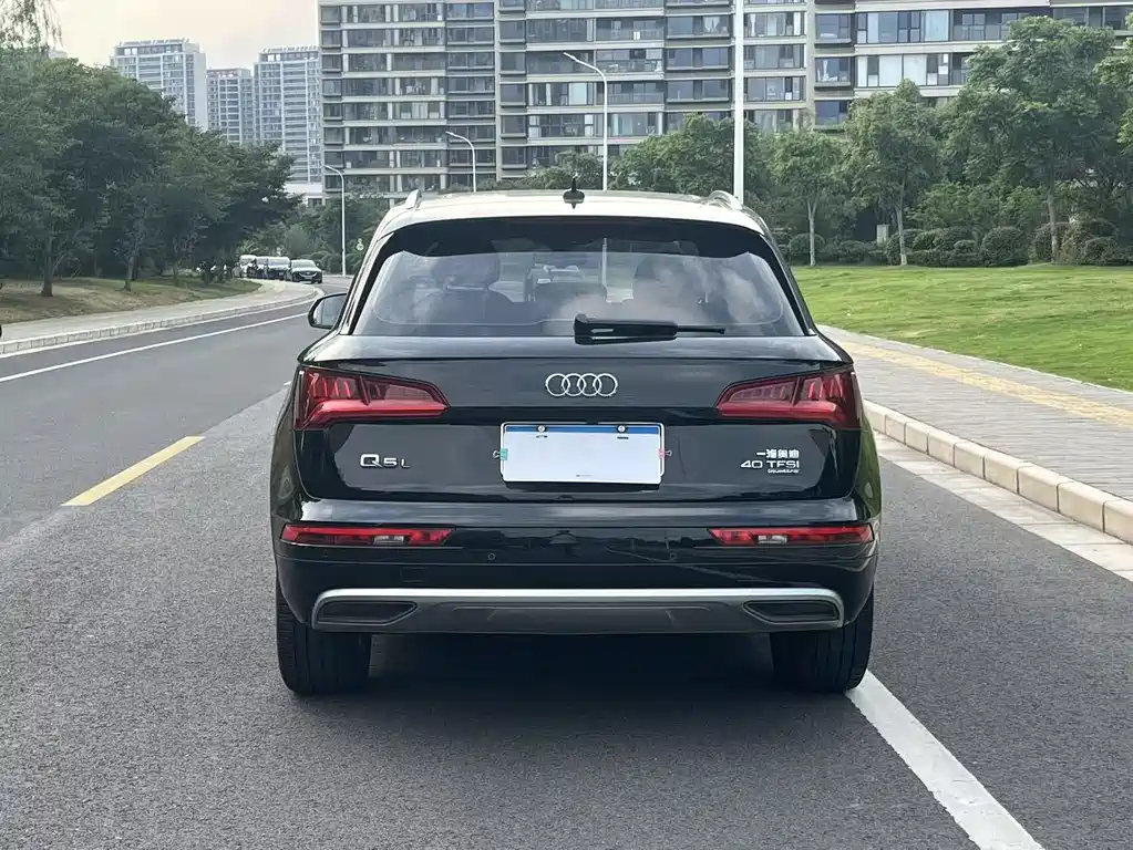 Audi Q5L 2019 — фото 4