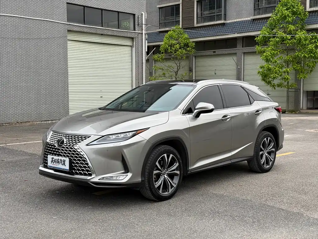 Lexus RX 2022 — фото 1