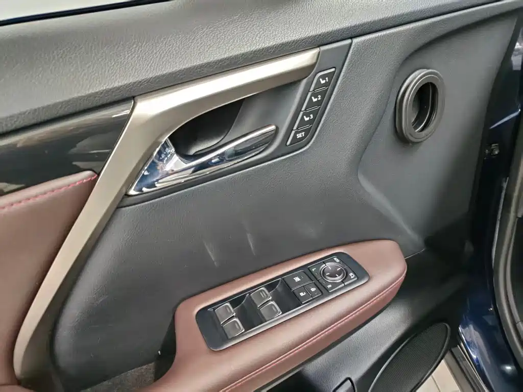 Lexus RX 2018 — фото 16