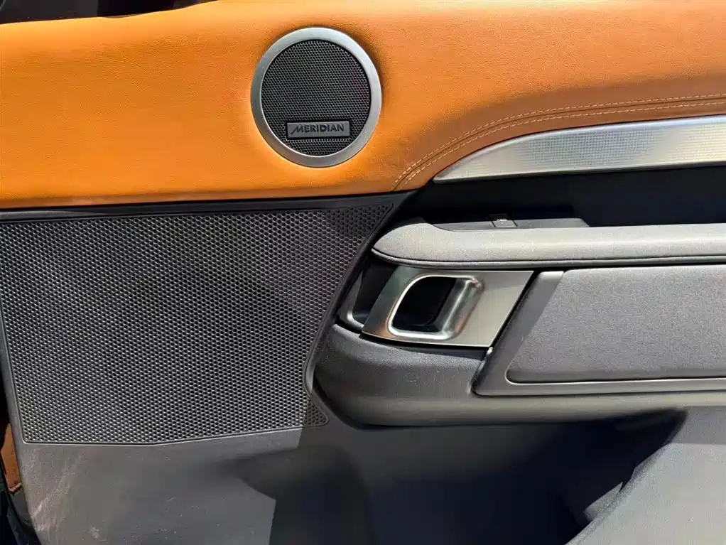 Land Rover Discovery 2020 — фото 13