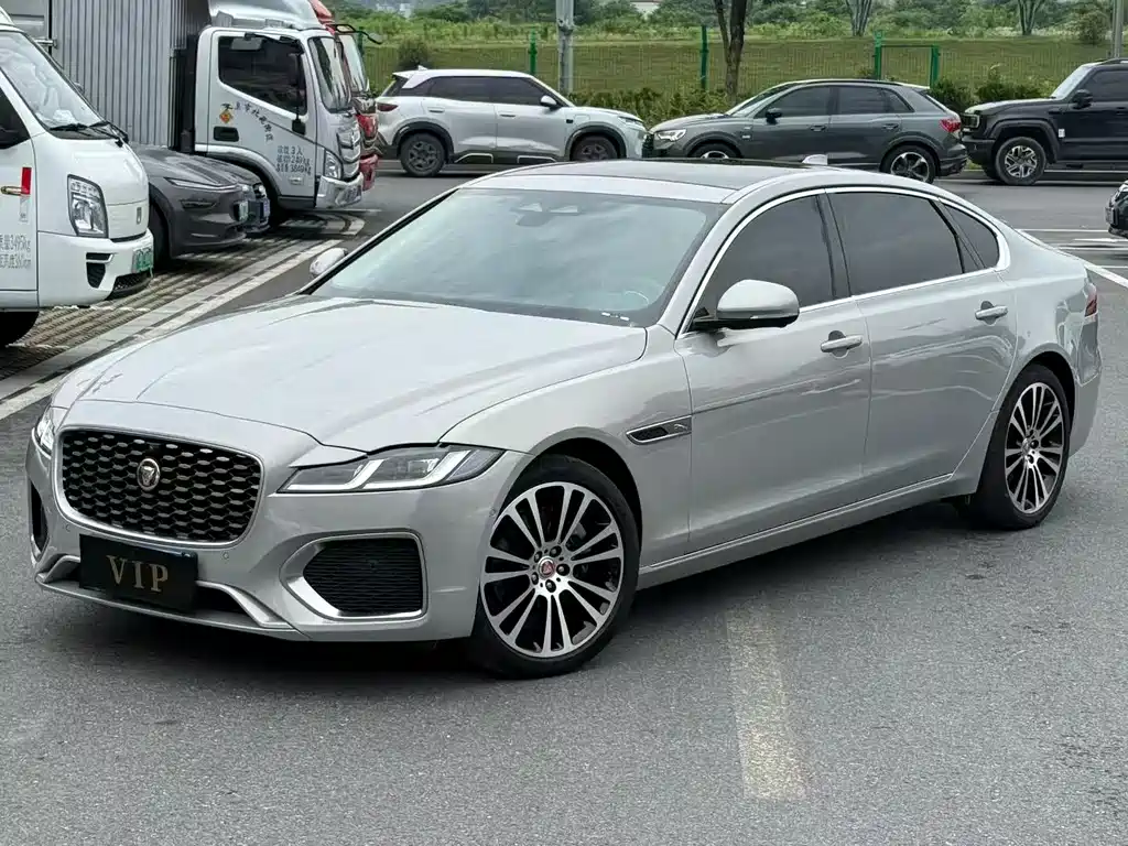 Jaguar XFL 2025 — фото 1