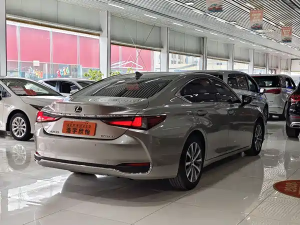 Lexus ES 2018