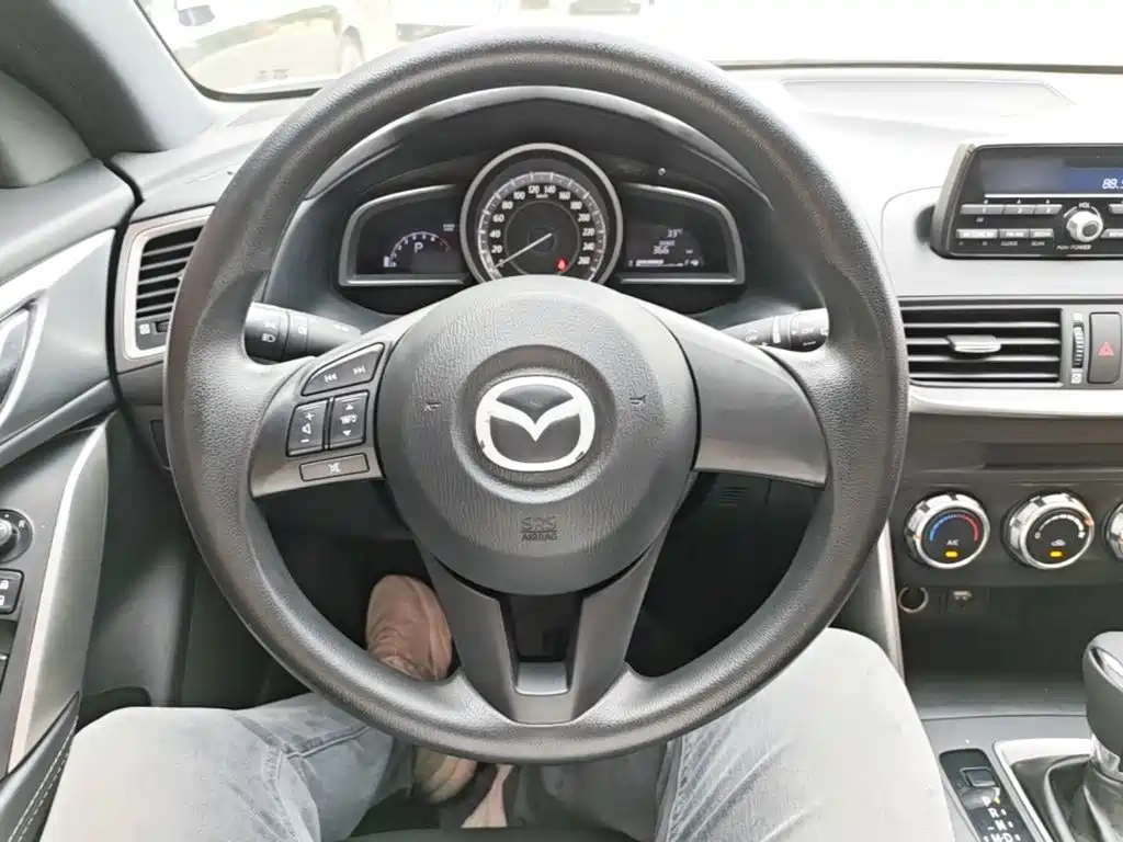 Mazda CX-4 2017 — фото 11