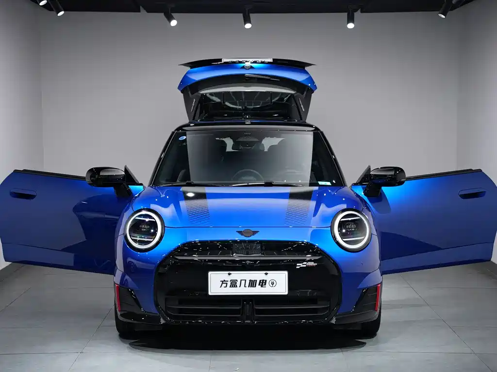 MINI JCW EV 2025 — фото 2
