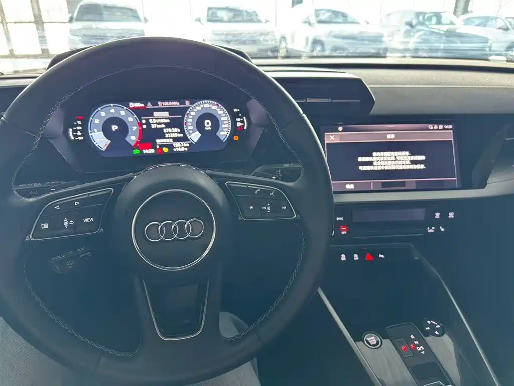 Audi A3 2023 — фото 10
