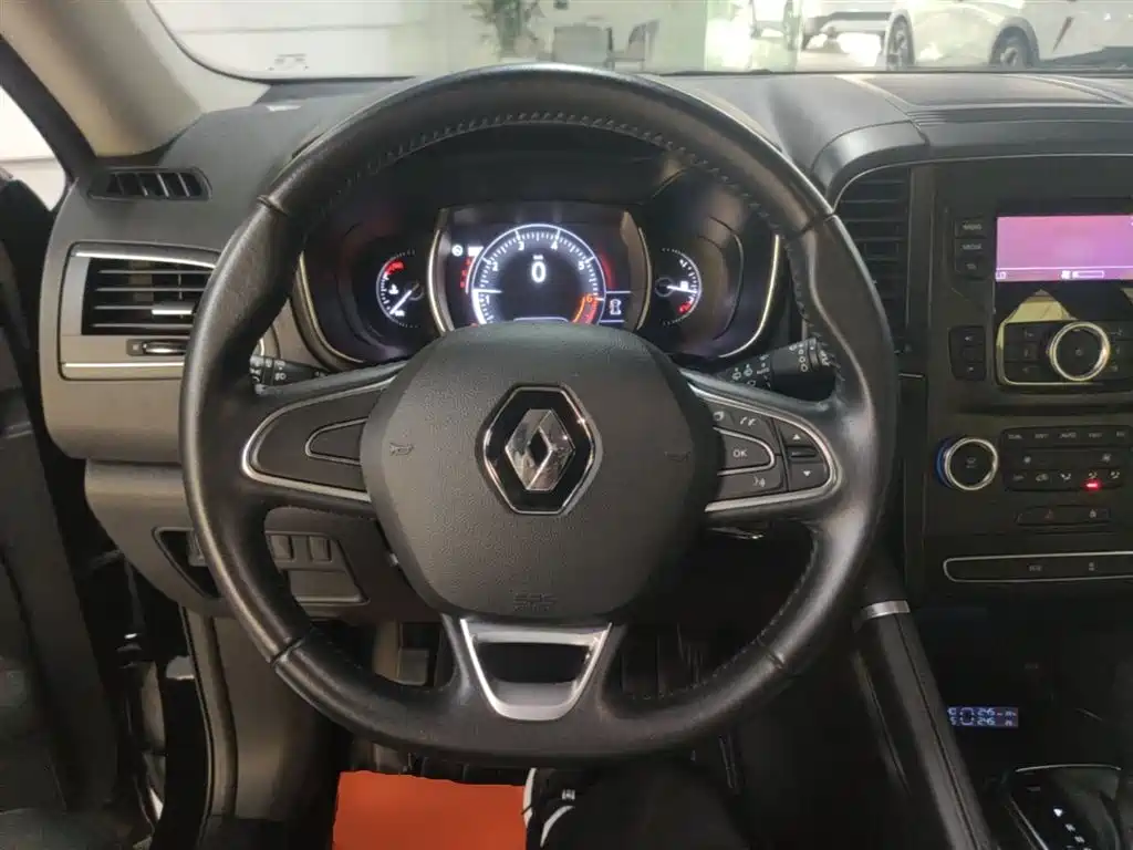Renault Koleos 2018 — фото 11