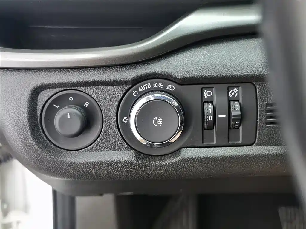 Buick Excelle 2018 — фото 21