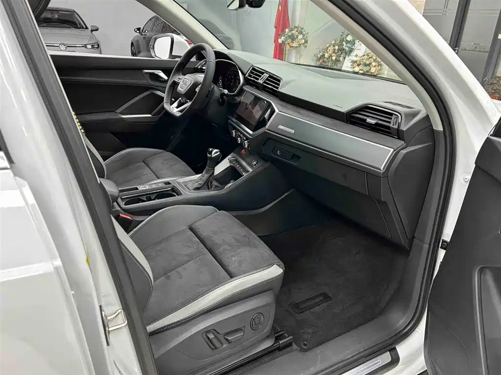Audi Q3 2023 — фото 13