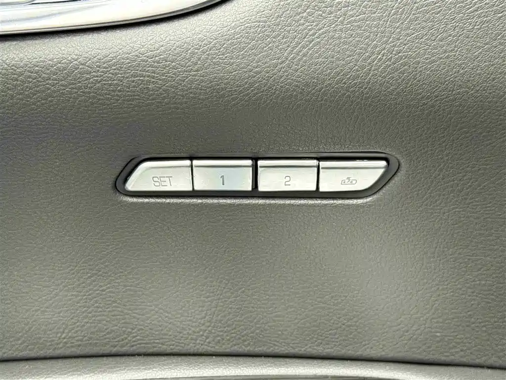 Cadillac XT6 2021 — фото 16